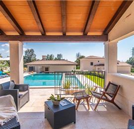 7 bedroom villa with pool in Svetvinčenat, sleeps 14
